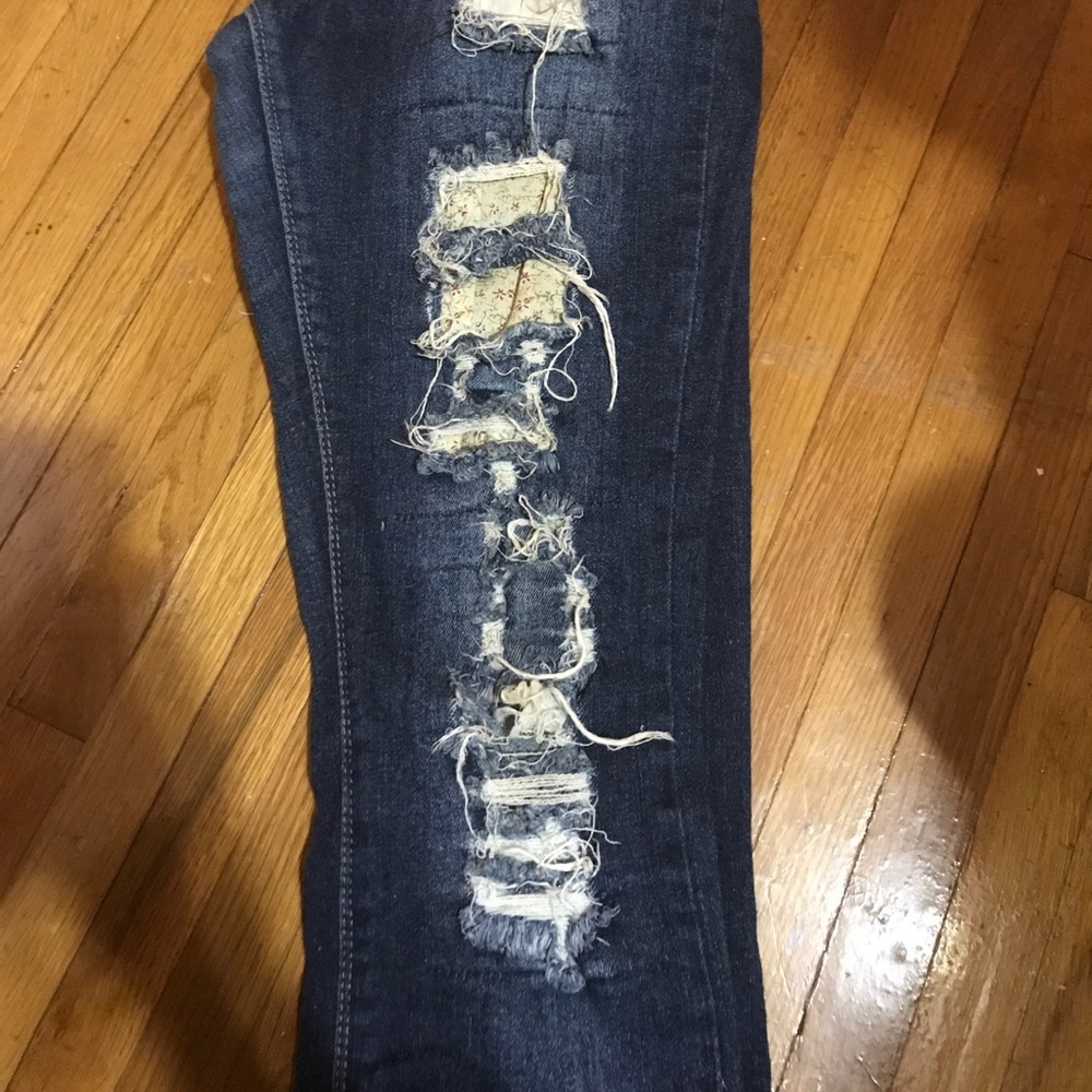 Distressed Jeans - Picture 2 of 4