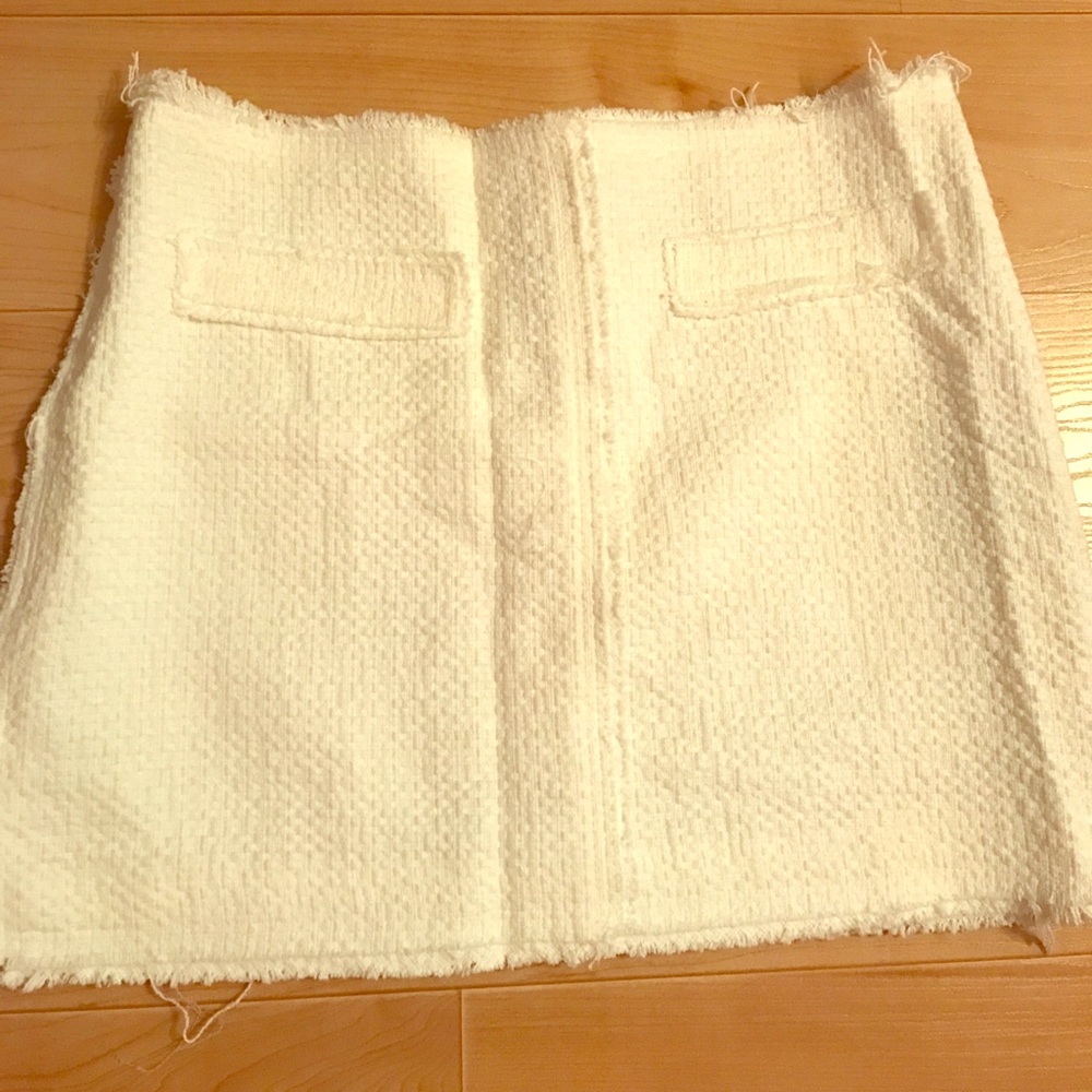 Stretchy soft white skirt with zippers on sides