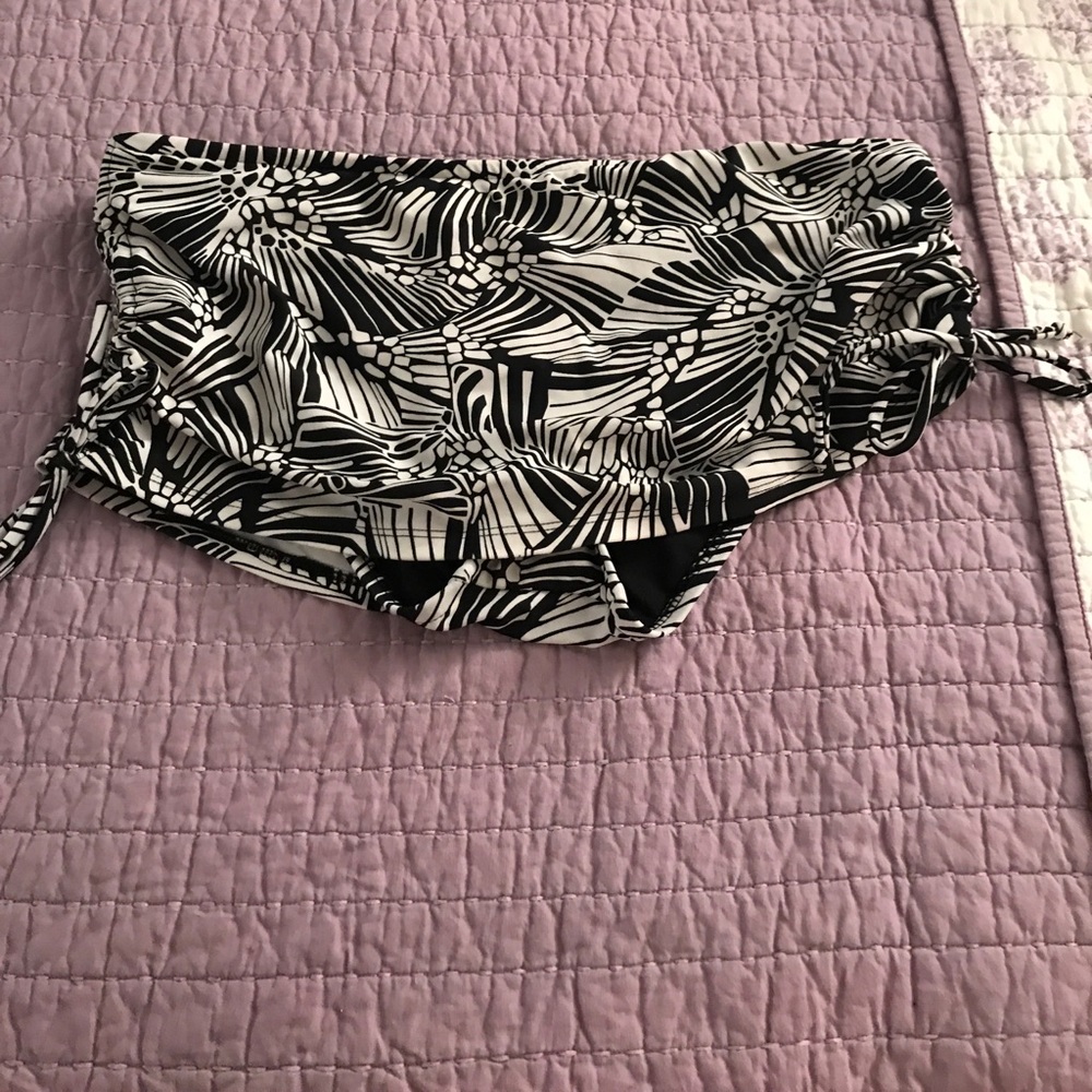 Skirt bathing suit bottom and top