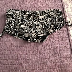 Skirt bathing suit bottom and top