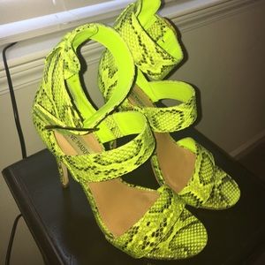 Neon snakeskin high heels. Great condition. 🐍