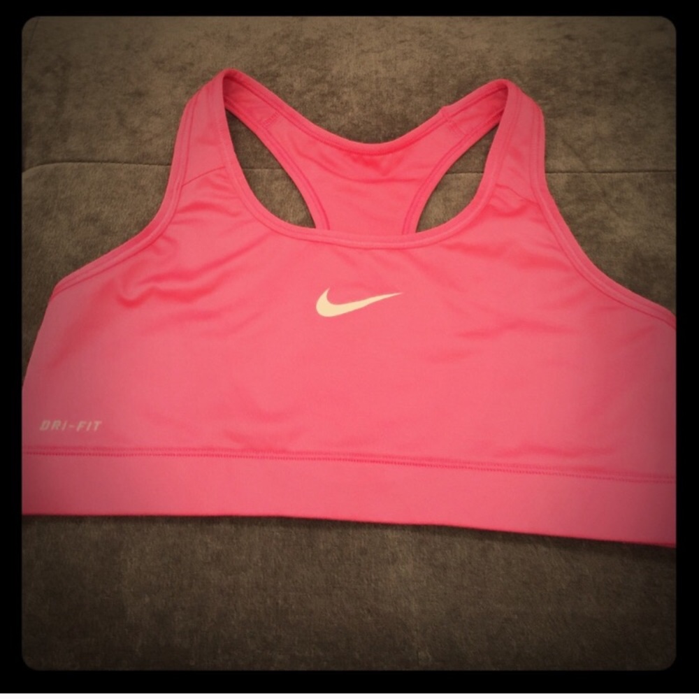 pink nike sports bra