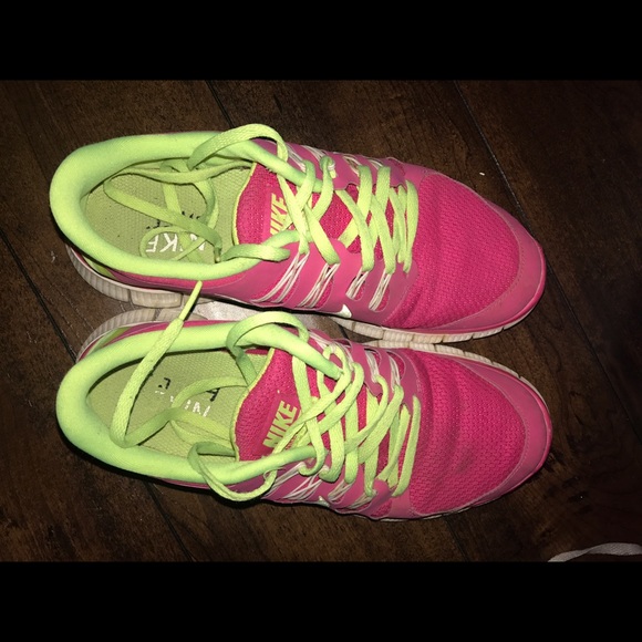 nike free run tennis shoes - Picture 1 of 2