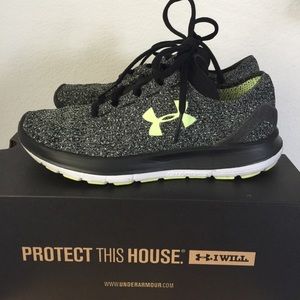 Under Armour Speedform Slingride TRI- LIKE NEW