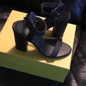 Comfortable Black high-heeled sandals !