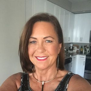 Meet your Posher, Lorie