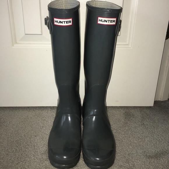 Hunter Shoes - Tall glossy gray Hunter rain boots!