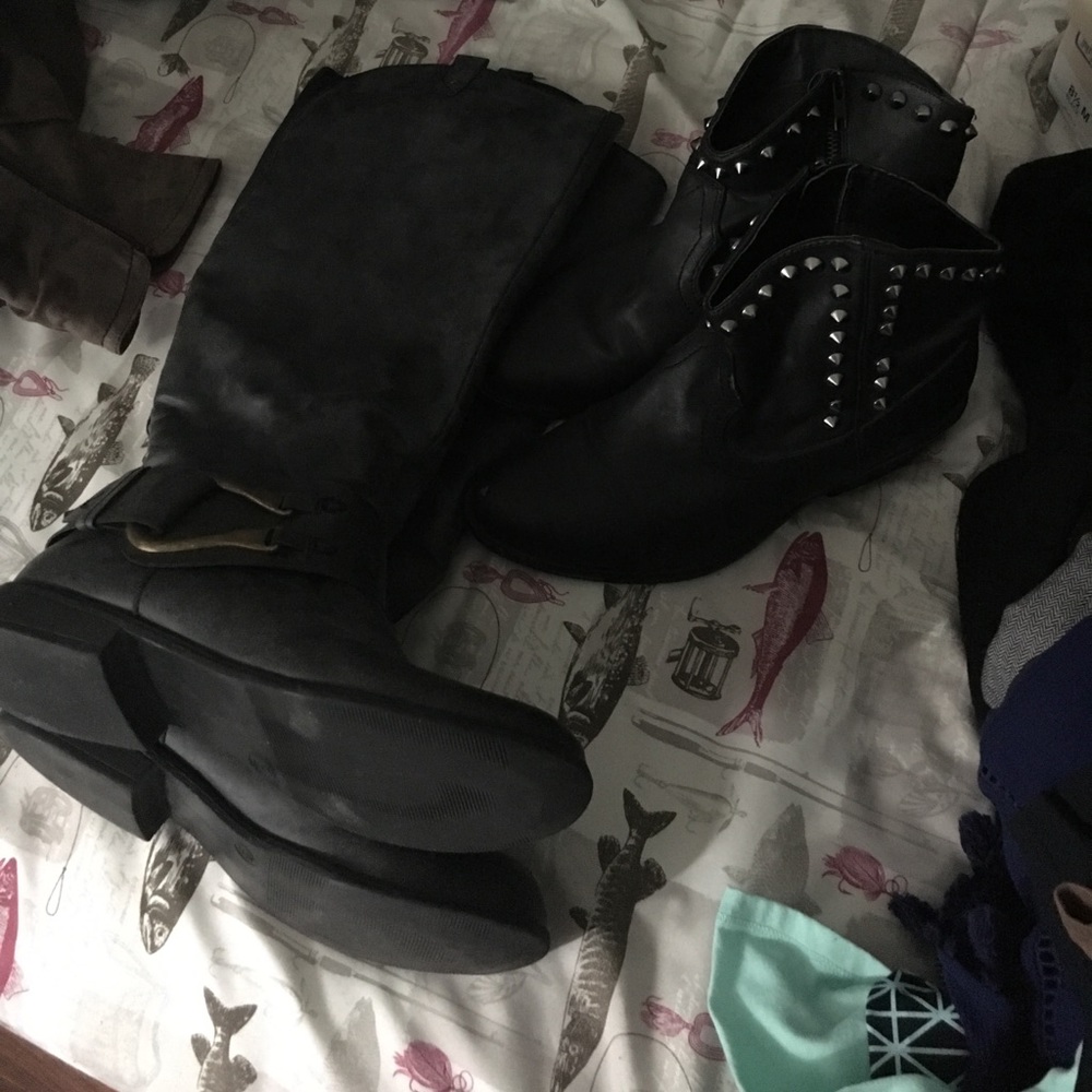 2 pairs of Mossimo boots