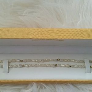 Jewelry - Set of natural pearls with 14 K gold clasp. Jewelry - Set of natural pearls with 14 K gold clasp.