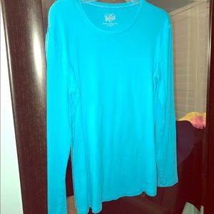 Great, simple, blue long sleeve top! 💙