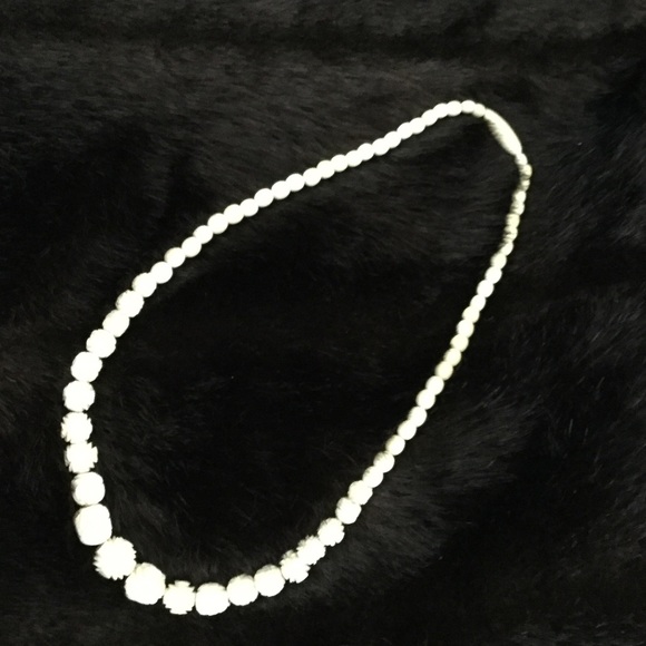 VINTAGE CARVED CABBAGE ROSE NECKLACE - Picture 5 of 6