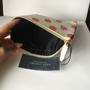 Marc Jacobs Bags - MARC JACOBS MAKE UP TOILETRY BAG Marc Jacobs Bags - MARC JACOBS MAKE UP TOILETRY BAG