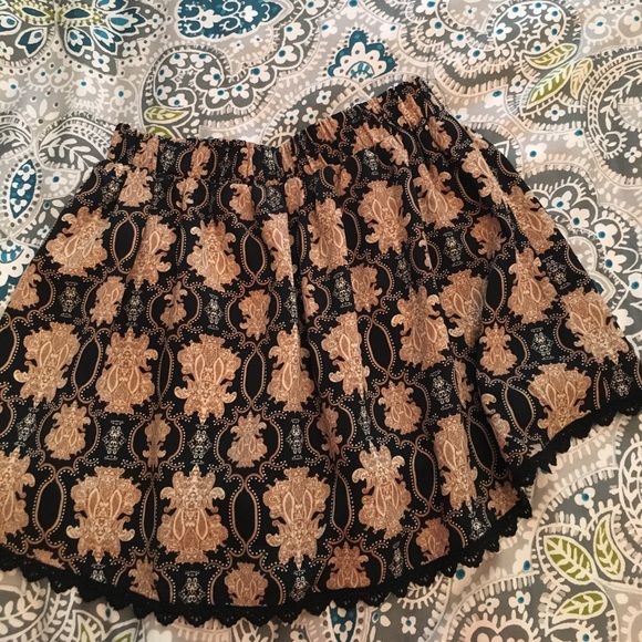Patterned Flowy Shorts - Picture 2 of 3