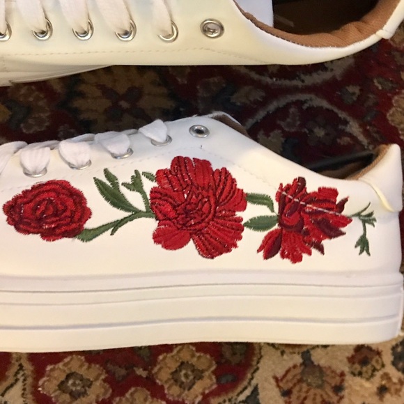 🌹 White Leather Sneakers Rose Embroidery🌹 - Picture 4 of 8