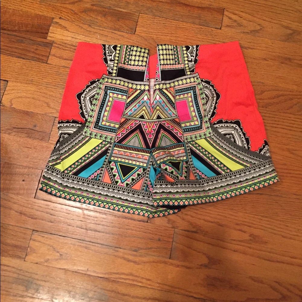 High rise patterned shorts - Picture 3 of 3
