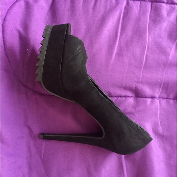 Forever 21 Shoes - 🌸 Woman's platform pumps