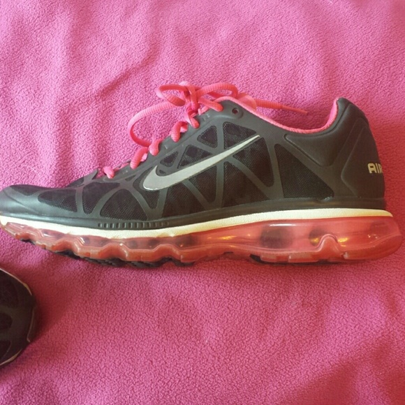 *SOLD* Nike Air Max running shoe size 9 1/2 - Picture 2 of 8
