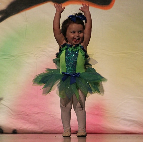 Meet your Posher, Amanda - Picture 2 of 8