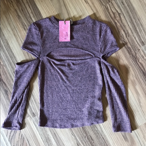 cold shoulder top with upper chest slit - Picture 1 of 1