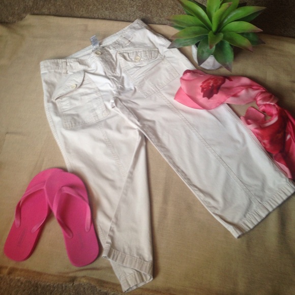 ๐ป GAP Khaki Capris - Picture 2 of 7