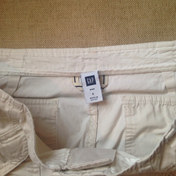 ๐ป GAP Khaki Capris - Picture 4 of 7