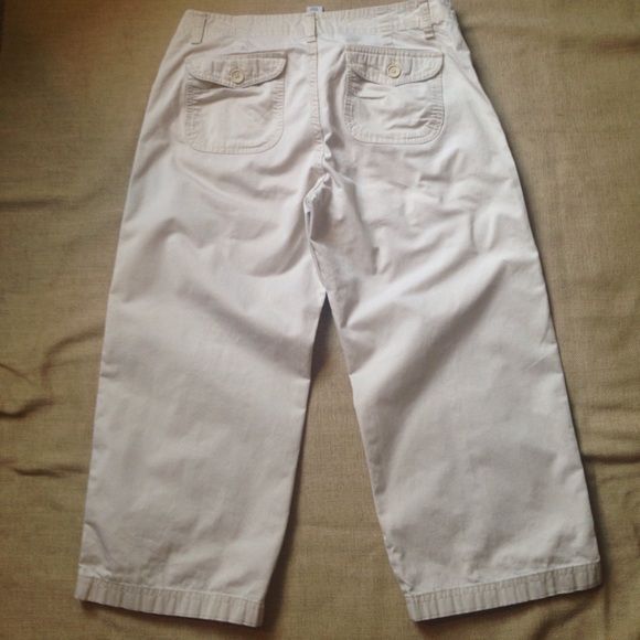 ๐ป GAP Khaki Capris - Picture 5 of 7