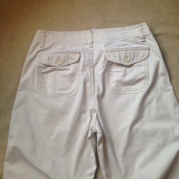 ๐ป GAP Khaki Capris - Picture 6 of 7