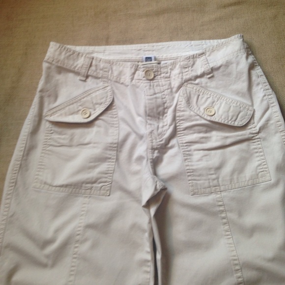 ๐ป GAP Khaki Capris - Picture 7 of 7