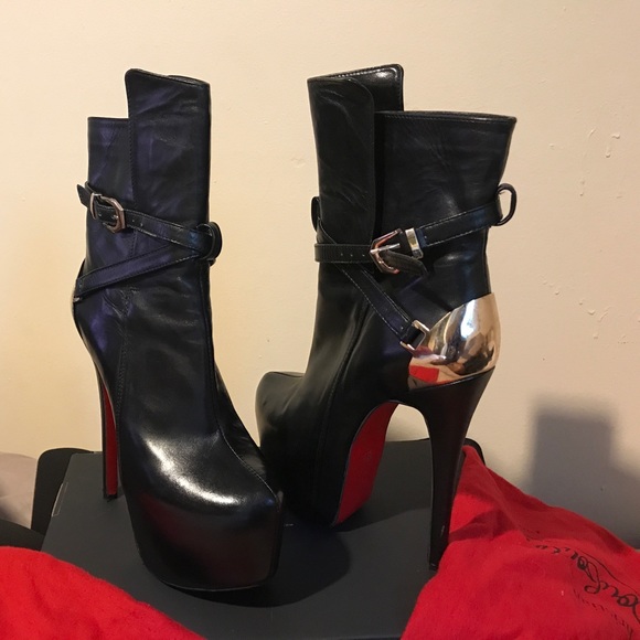 Sold out Louboutin Equestria Heel-Plate Red Bootie - Picture 2 of 4