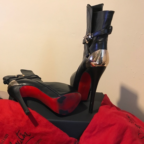 Sold out Louboutin Equestria Heel-Plate Red Bootie - Picture 4 of 4