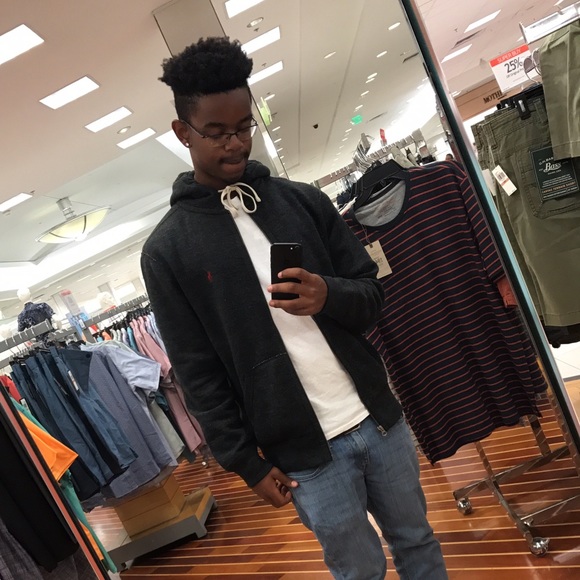 Meet your Posher, Damarion - Picture 1 of 1