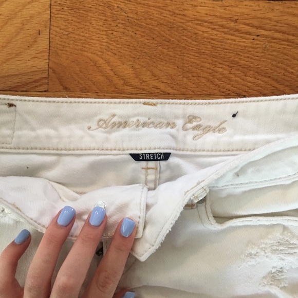 White Denim American Eagle Shorts - Picture 4 of 4