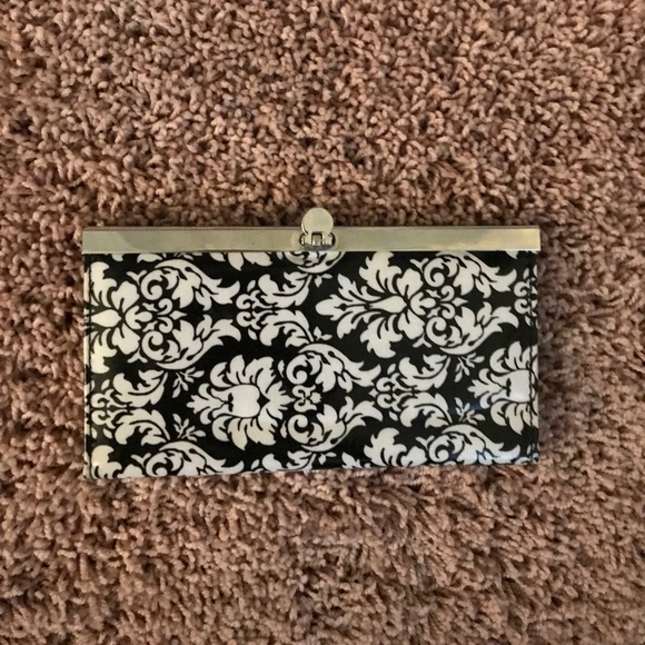 Black and white patterned clutch - Picture 1 of 2