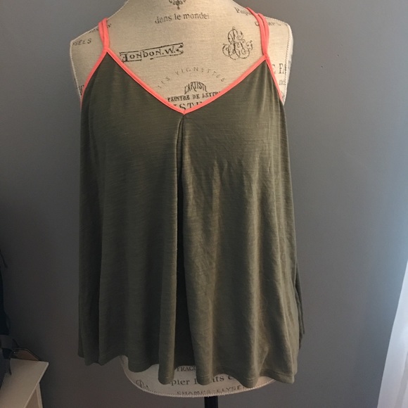 American Eagle Flowy Tank - Picture 1 of 3