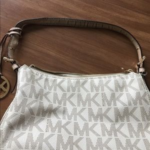 Michael Kors purse w