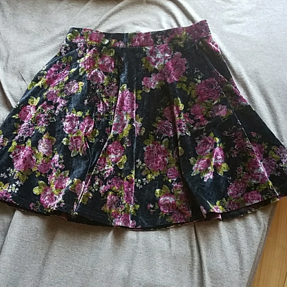 Short Floral Velvet Skirt