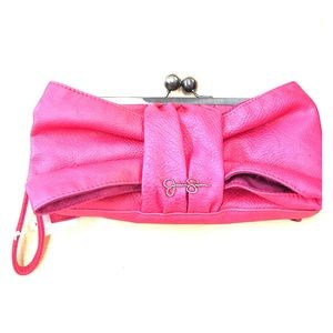 Jesica Simpson pink clutch 👛