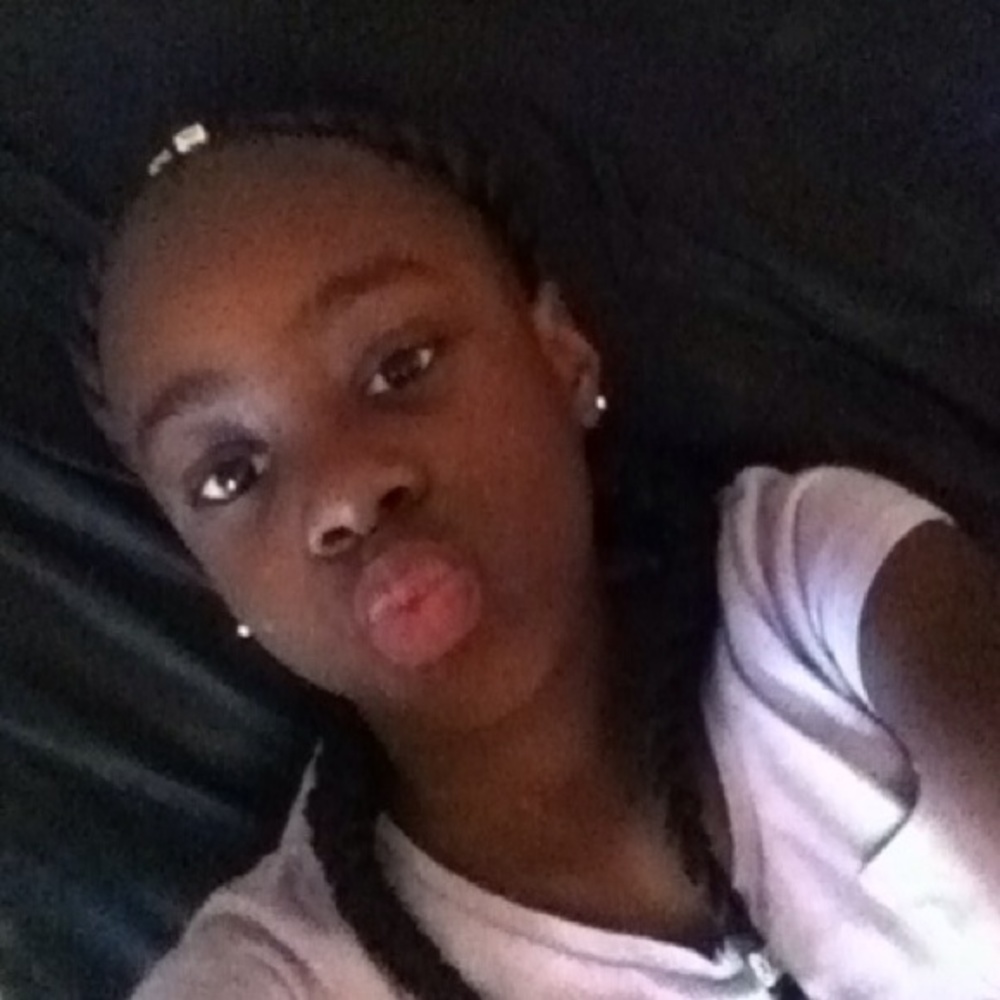 Meet your Posher, Kira