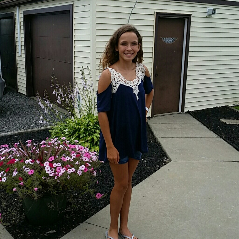🌼Navy blue& cream  cold shoulder top🌼 - Picture 4 of 7