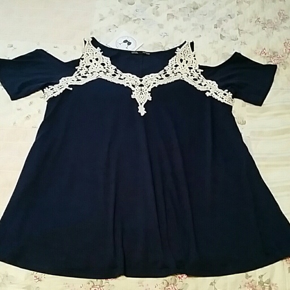 🌼Navy blue& cream  cold shoulder top🌼 - Picture 2 of 7