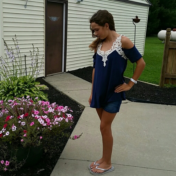 🌼Navy blue& cream  cold shoulder top🌼 - Picture 5 of 7