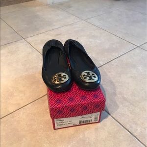 Great condition flat shoes ! Tory Burch with logo