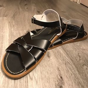Women's salt water sandals