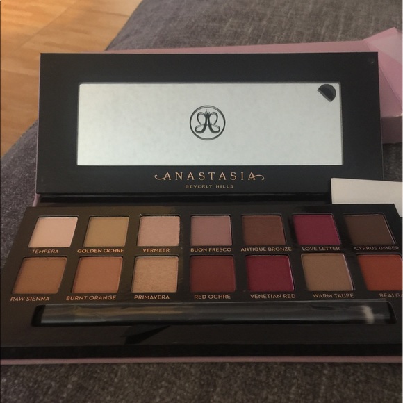 Anastasia Modern Renaissance palette - Picture 3 of 5