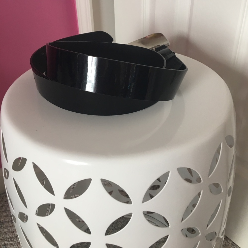 Black "patent leather " belt with silver buckle - Picture 2 of 5