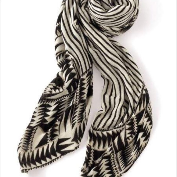Stella & Dot Accessories - Stella and Dot Union Square Geo print Scarf.