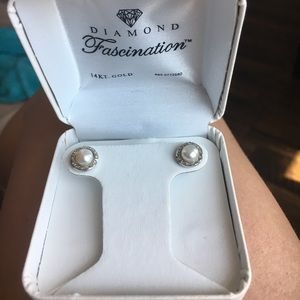 Brand new, never worn peal earrings