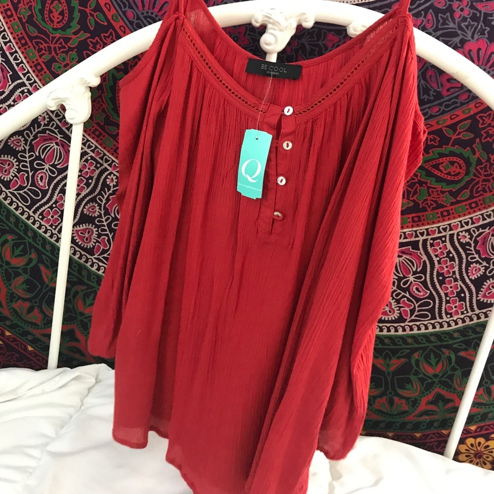 Off-the-shoulder Top with straps.