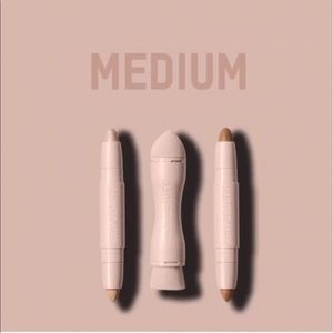 KKW medium contour and highlight kit