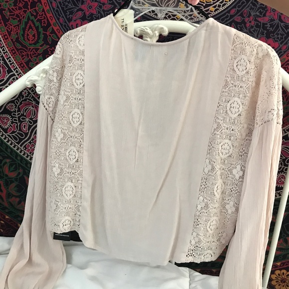 Cute Cropped Blouse - Picture 2 of 3